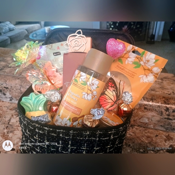Women's pamper me basket - Picture 1 of 6